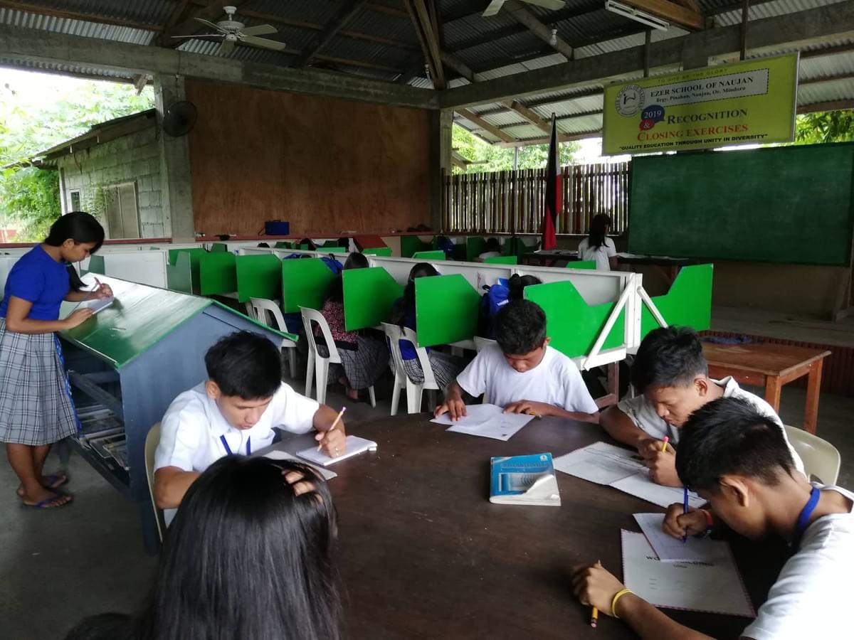 Students of Ezer School of Naujan